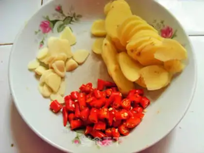Make Old ginger fried meat step 1