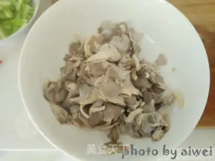 Make Oil and fresh mushrooms step 4