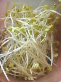 Make The bean sprouts step 0