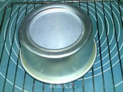 Make A sesame bee-smelt twirl cake step 19