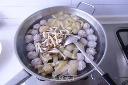 Make Three hands and soup step 4