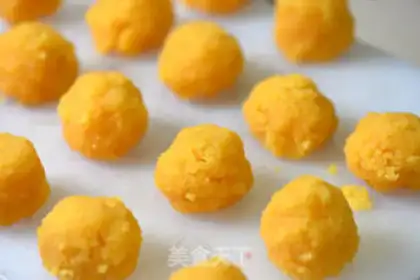 Make Korean milk moon cake step 4