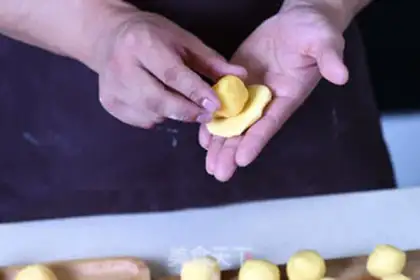 Make Korean milk moon cake step 9