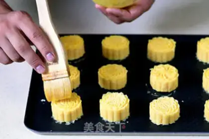 Make Korean milk moon cake step 10