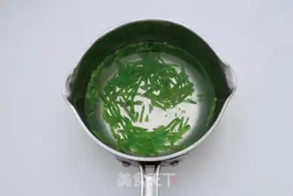 Make Japanese three-coloured chicken step 5