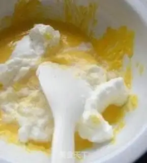 Make Yogurt cake step 4