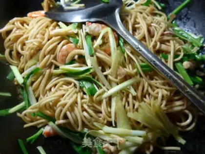 Make Double ace of seafood noodles step 5