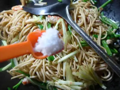Make Double ace of seafood noodles step 6