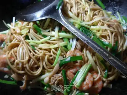 Make Double ace of seafood noodles step 7