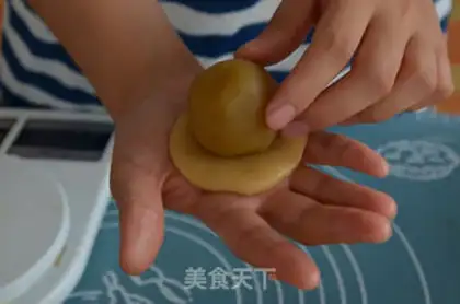 Make A wide moon cake step 3