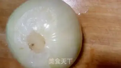 Make Eggs and onions step 1