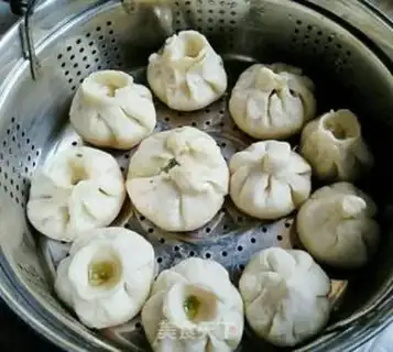 Make Hot noodle bun step 11