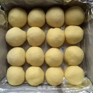Make Little bear squeezing the pine bun step 5