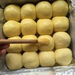 Make Little bear squeezing the pine bun step 6
