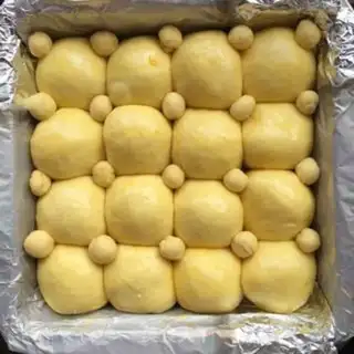 Make Little bear squeezing the pine bun step 7