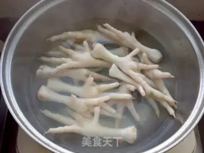 Make Boot peanuts cooking chicken claws step 1