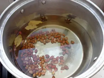Make Boot peanuts cooking chicken claws step 2