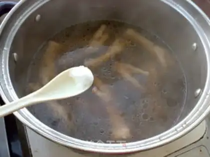 Make Boot peanuts cooking chicken claws step 4