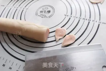 Make Guangdong eats little cow ears step 5