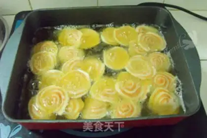 Make Guangdong eats little cow ears step 6