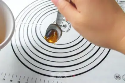 Make Simple caramel chip decorations step 2