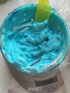 Make Bear cream cake step 13