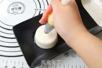 Make Simple caramel chip decorations step 4