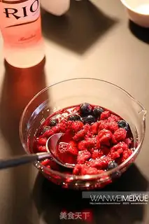 Make Peachberry fruit popsicles step 1