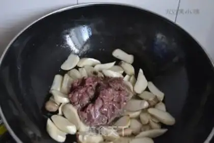 Make Beef apricot mushrooms step 4