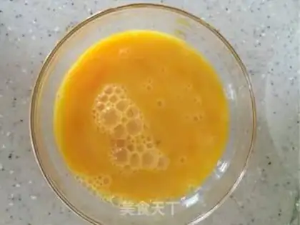 Make Autumn fried eggs step 3