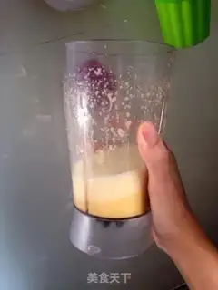 Make The baby is steaming egg yolk step 2