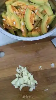 Make Pumpkin shrimp step 1
