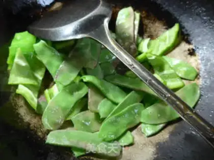 Make Pyramid fried lentils step 2