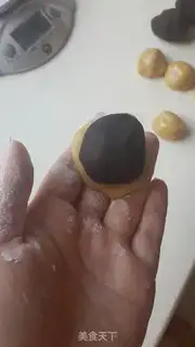 Make A wide moon cake step 2