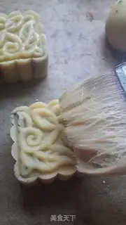 Make A wide moon cake step 5