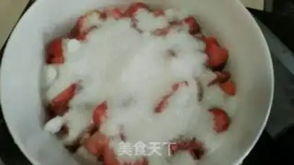 Make Homemade strawberry sauce step 1
