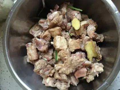 Make Sugar vinegar ribs step 1