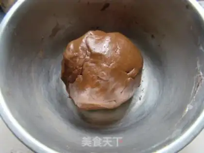 Make Chocolate pineapple step 2