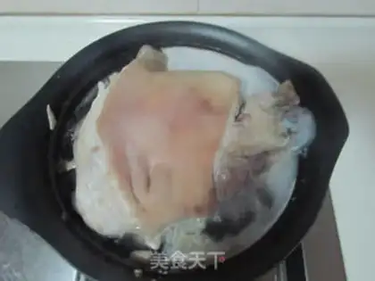 Make ♪ ♪ Roach ♪ step 1
