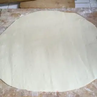 Make Tasty pretzels step 1