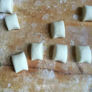 Make Tasty pretzels step 4