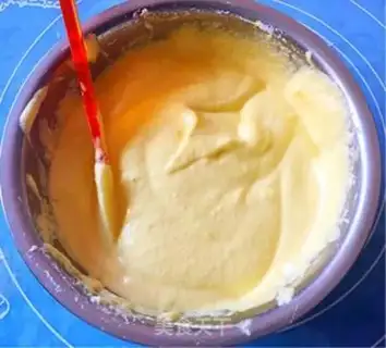 Make Pray for the twilight cake step 13