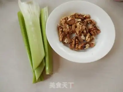 Make Celery walnut salad step 0