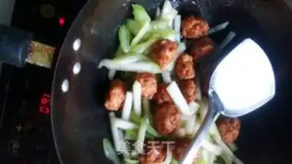 Make Creamed meatballs step 5