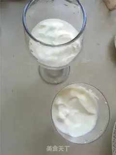 Make Dazzling yogurt cups step 1
