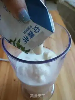 Make Banana shake step 4