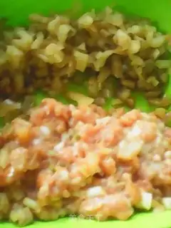 Make Sioux-style gravy moon cake step 1