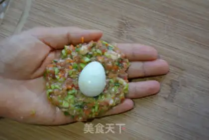 Make Eggs and heartballs step 4