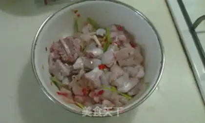 Make Pepper-cracker frog steamed silk melons step 2