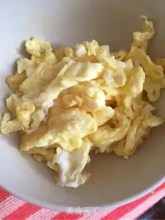 Make Tomato egg noodles step 1